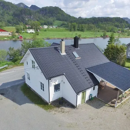 Three-bedroom Holiday In